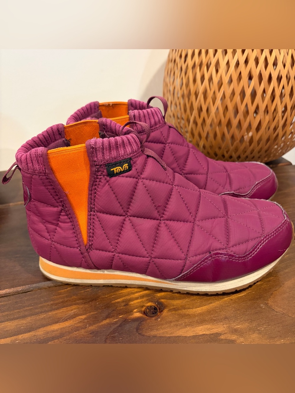 Teva Ember Commute Slip-On Purple Quilted Waterproof Boots Womens 7
